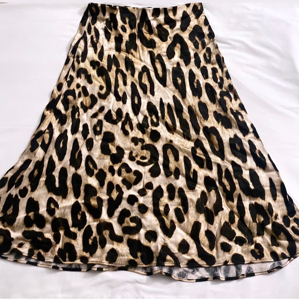 A Stunning cheetah silky dress!♥️ - Picture 3 of 5